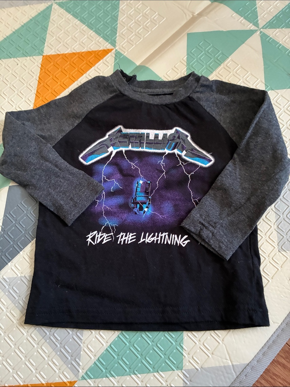 20/25$ 🧸 Black & Charcoal Kids 'Ride the Lightning' Long Sleeve Tee